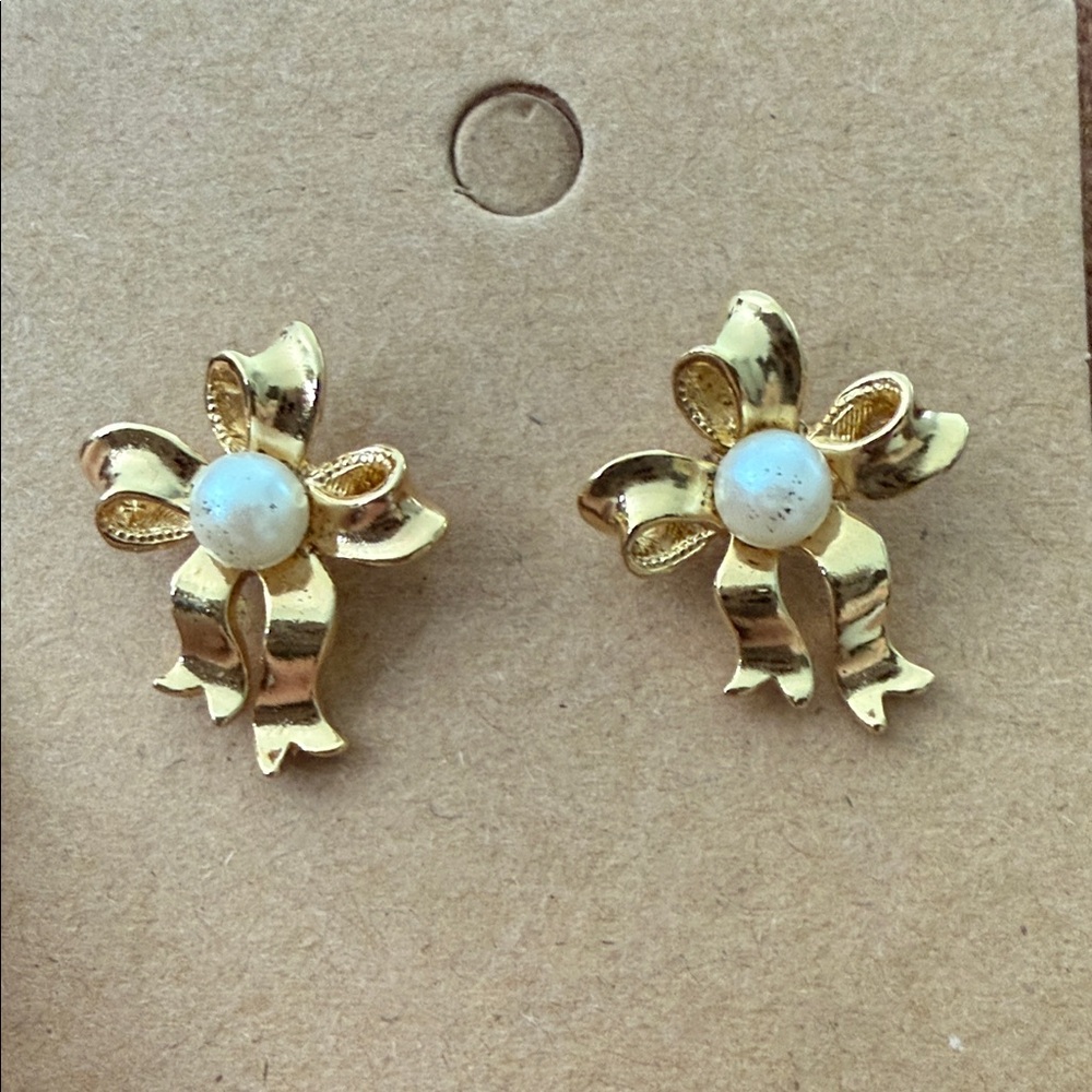 Elegant Gold Bow Earrings